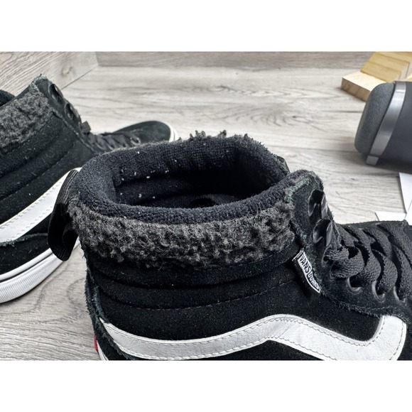 Vans SK8-Hi Shoes Black Suede Faux Fur Sherpa Women's Size 6 - Picture 8 of 11